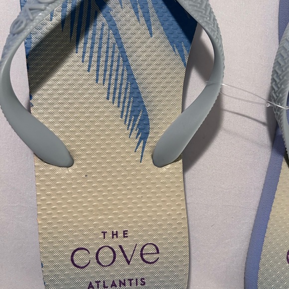 THE COVE • Blue Rubber Flip Flop Sandals • 11 - Picture 5 of 6